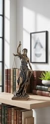 Gaveæske med Justitia figur klar til gave